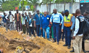 Kinshasa: le Gouverneur Gentiny Ngobila lance les travaux de construction d'un collecteur sur la rivière Gombe au Camp Lufungula