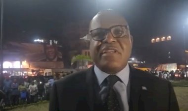 Kinshasa: l'ambassadeur  Émile Ngoyi agréablement surpris, félicite Gérard Mulumba pour travaux d'aménagement du Rond-point  des Huileries