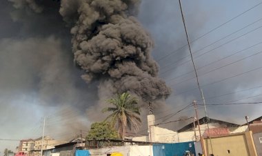 Kinshasa : l’usine de produits en plastique Plastico Do Sol consumée par un incendie de grande ampleur