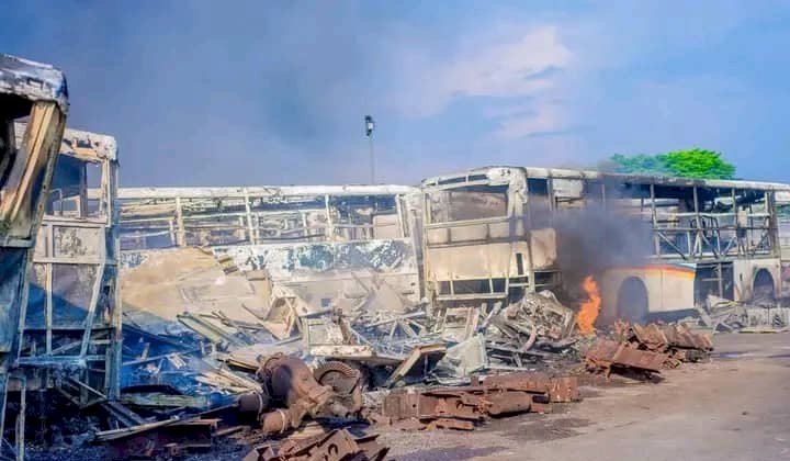 Incendie de l’entrepôt de Transco : les bus calcinés étaient destinés à la casse