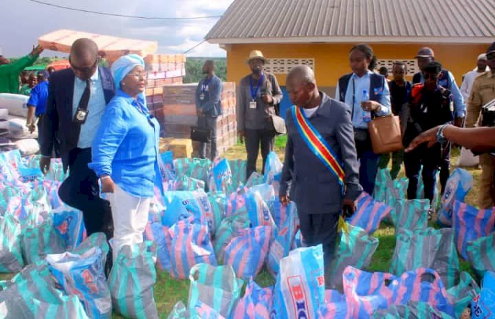Kasangulu : les sinistrés des pluies diluviennes du 5 au 4 Avril assistés par le ministre des affaires sociales